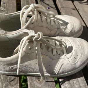 Beige size 38 Groundies barefoot Nova sneaker